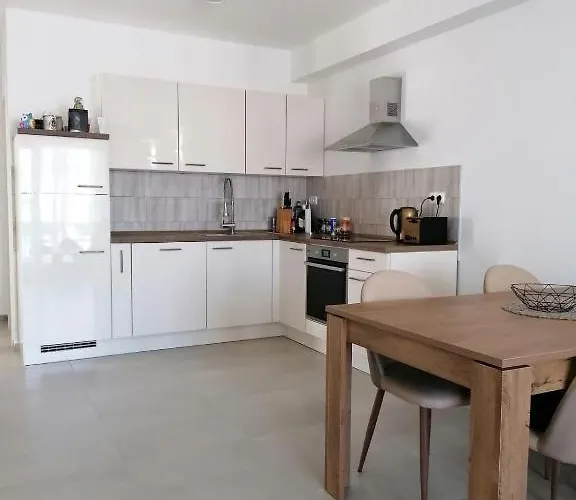 Wioletta Ciovo Okrug Gornji * Trogir
